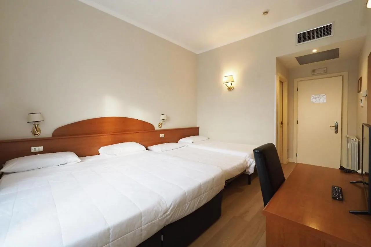 Hotel Laura Roma 3*,