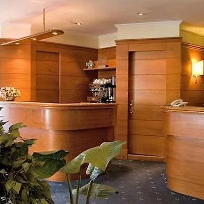 Hotel Laura Roma 3*,