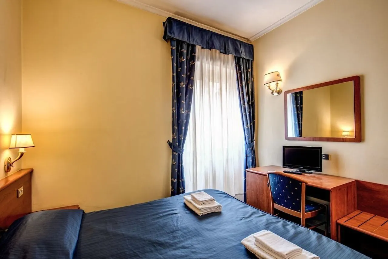 Hotel Laura Roma 3*,