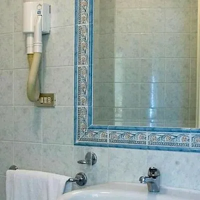 ***  רומא Hotel Laura איטליה