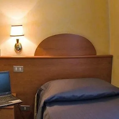 רומא Hotel Laura