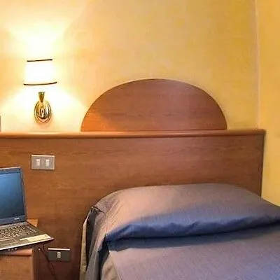 רומא Hotel Laura